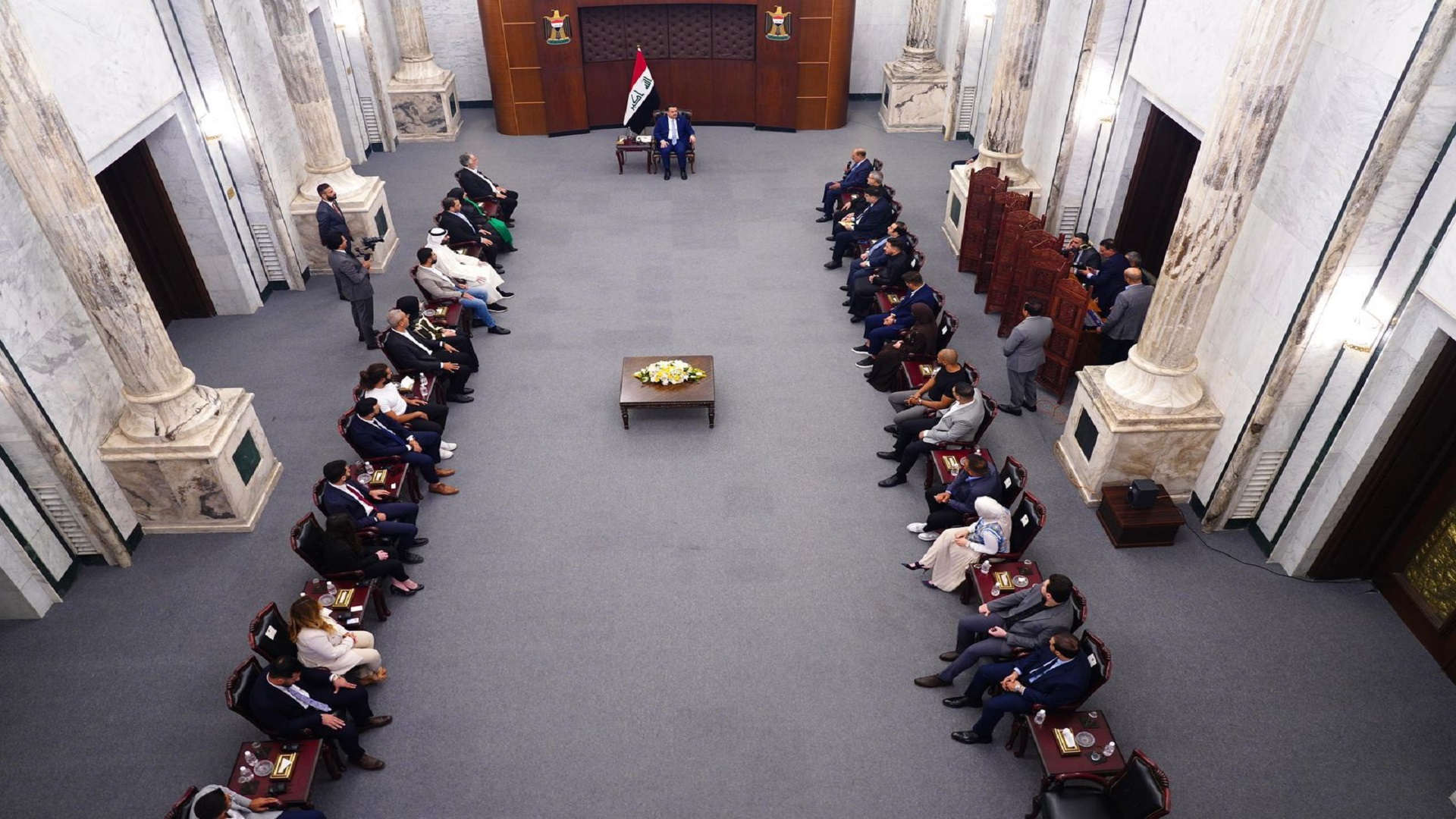 السوداني: توجه الحكومة إلى وضع تشريعات لحماية المدونين