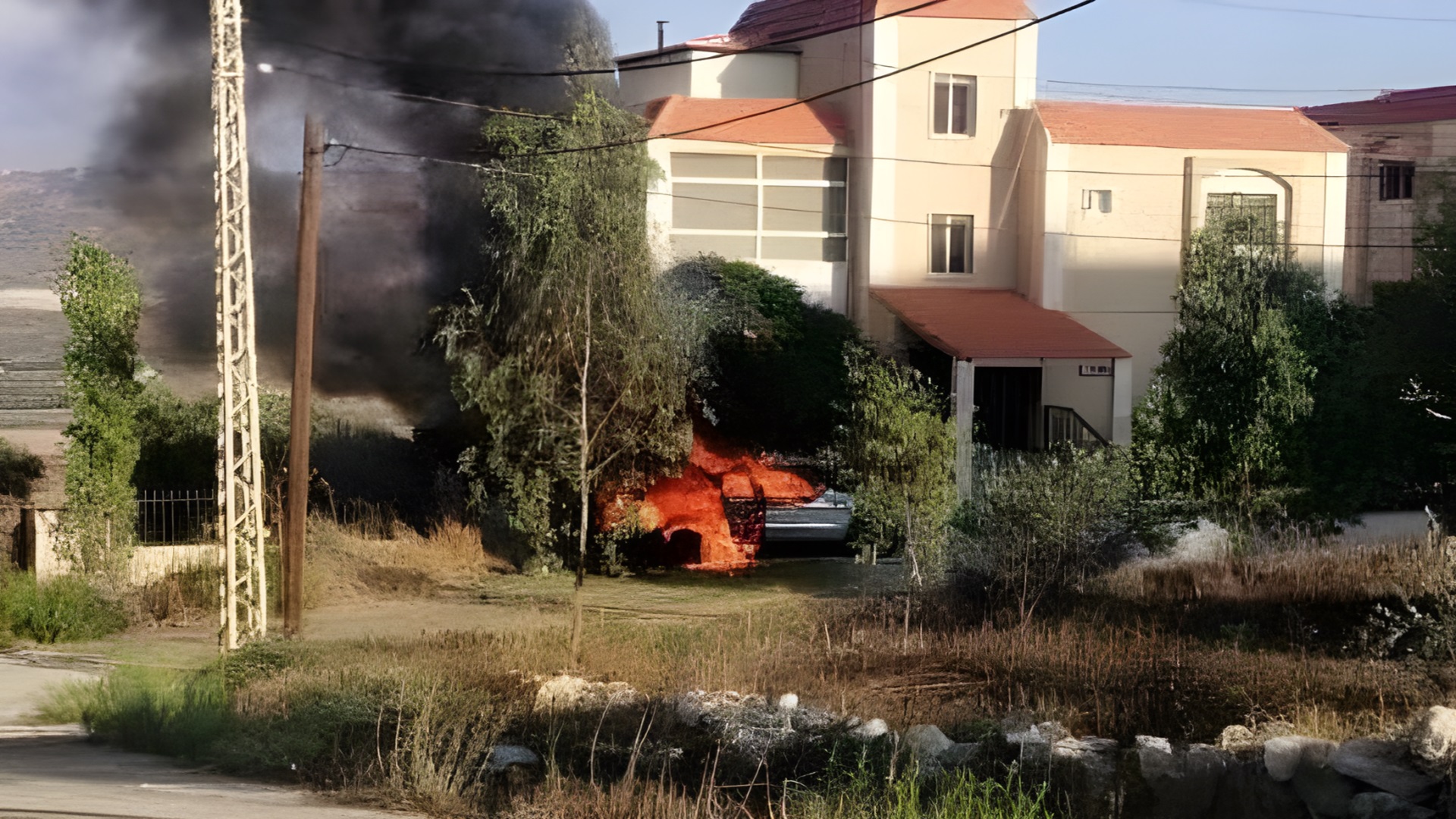 بواسطة مسيرة  ..  الاحتلال الإسرائيلي يغتال قياديًا في حركة “أمل” بجنوب لبنان !