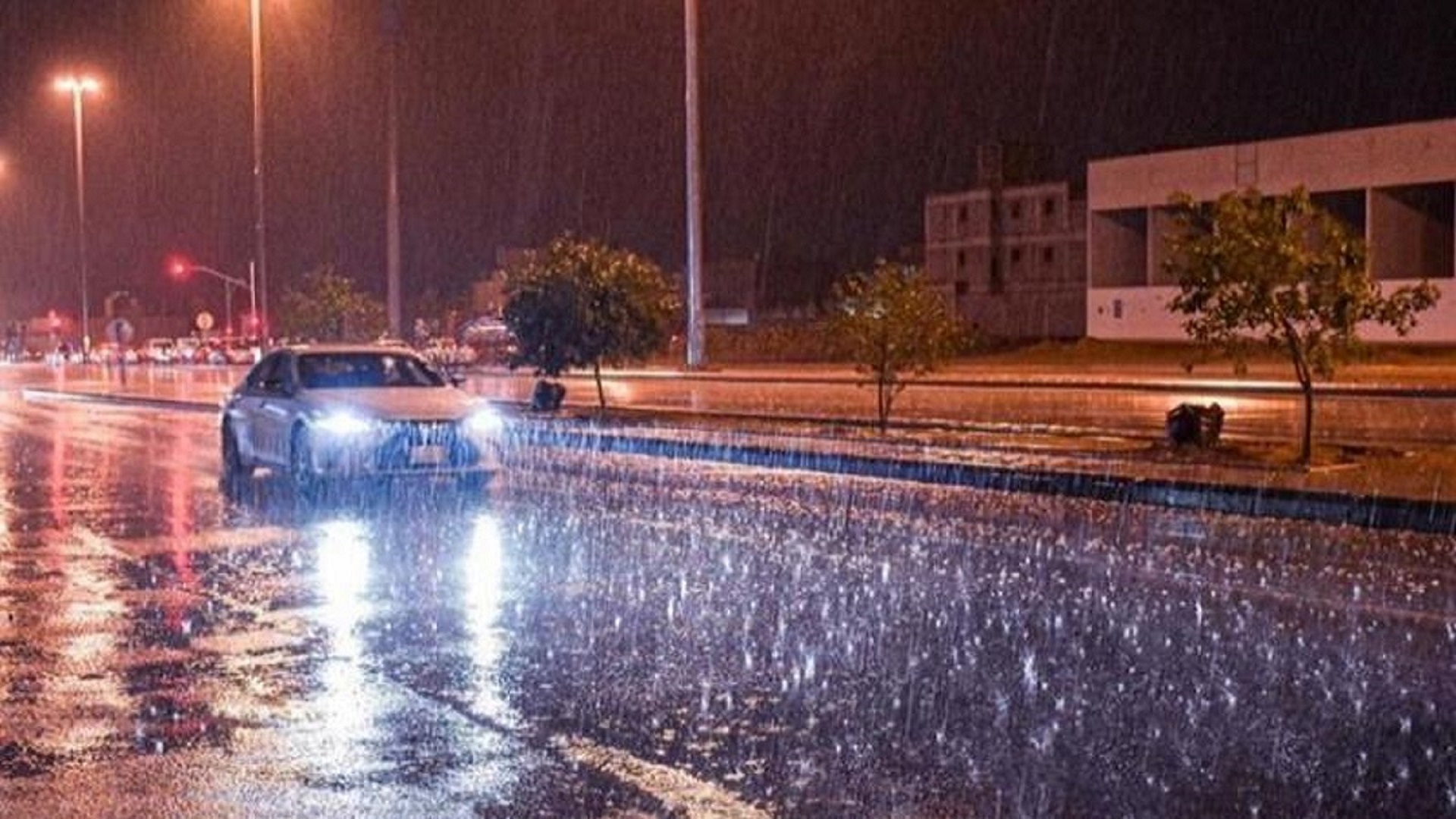 مصحوبة بغبار  ..  الانواء الجوية تؤكد تساقط الامطار جنوب العراق