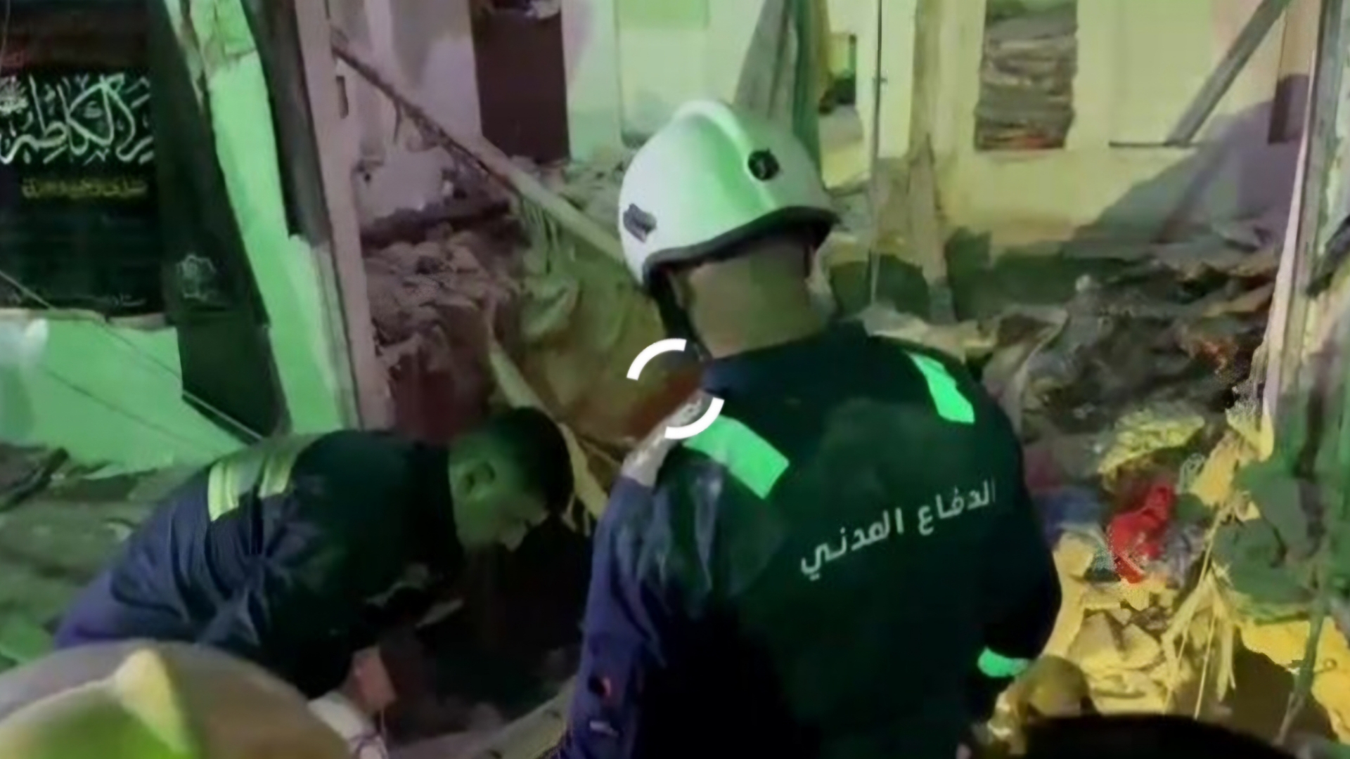 بعد انهيارها وإصابة من فيها ..  الدفاع المدني يغلق حسينية الرضا في النجف 