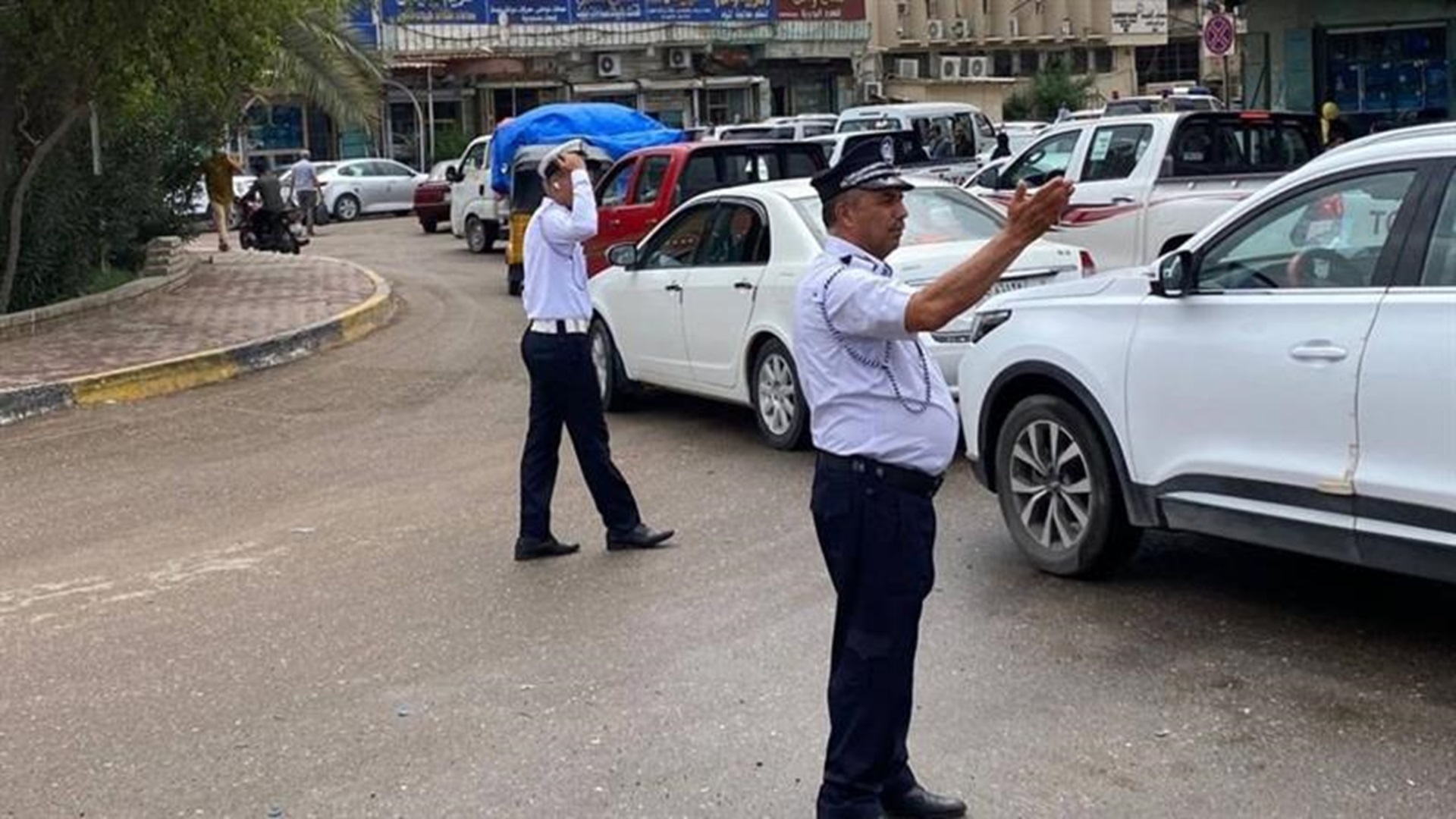 قبيل مباراة العراق وعُمان ..  مرور البصرة تحدد أماكن ركن سيارات الجماهير وتهدد المخالفين
