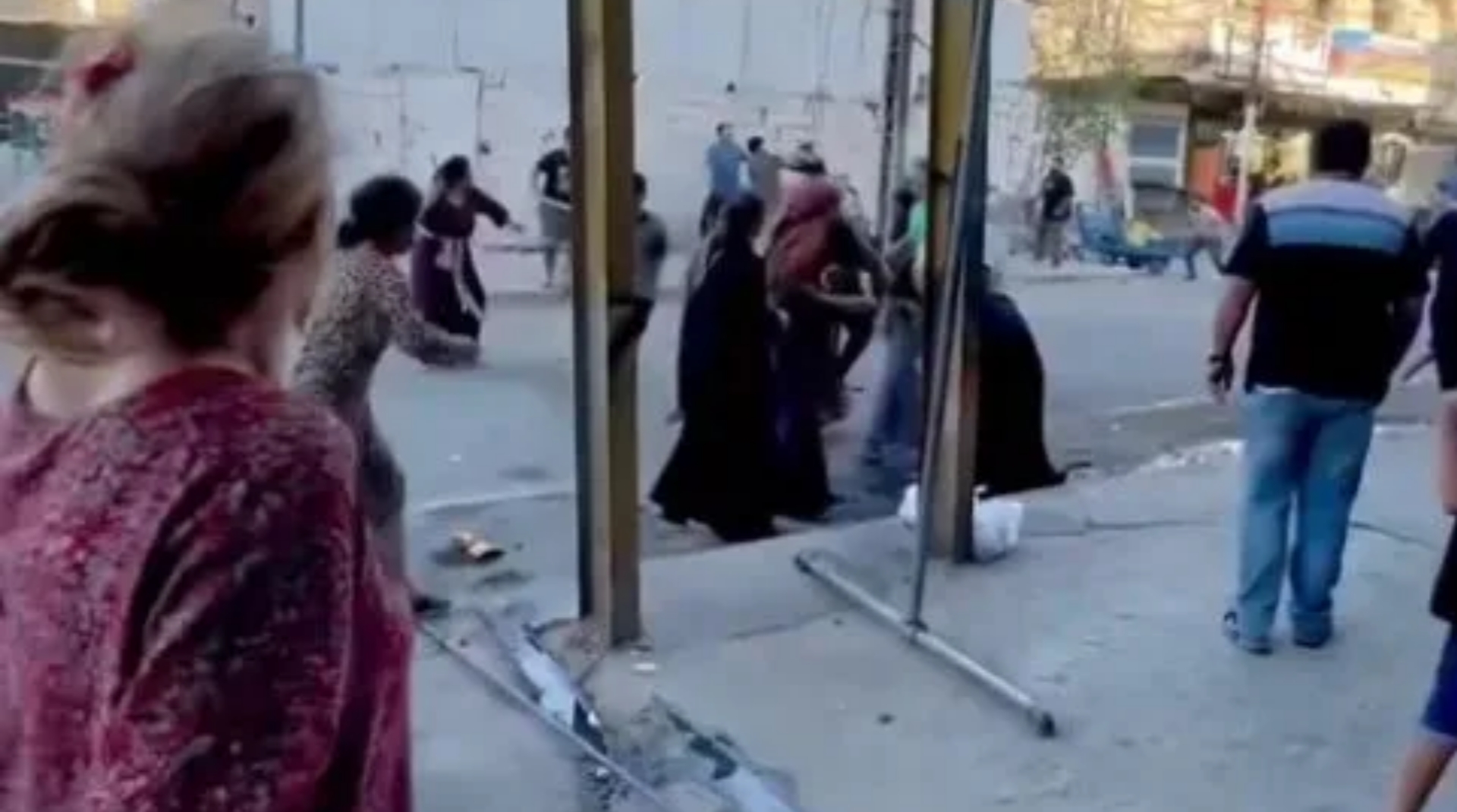 تشاجروا بـ "المطارق والتواثي" ..  اعتقال 7 سوريين بينهم نساء  في البتاوين ببغداد
