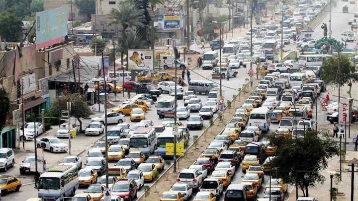 شبح الزحامات المرورية الخانقة يطل برأسه على البغداديين ..  بدء دوام الجامعات يوم غد الإثنين