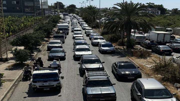      الداخلية اللبنانية: عدد النازحين تجاوز الــ70 ألفاً في 533 مركزاً للإيواء