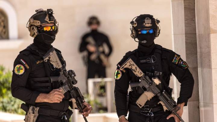 عمليات بغداد تعتقل 16 متهماً وتضبط أسلحة وأعتدة شرقي بغداد
