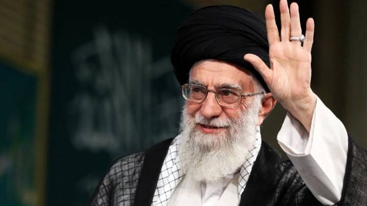  "قل مرحباً لنهايتك"  .. خامنئي يتلقى تهديدات باغتياله خلال صلاة الجمعة