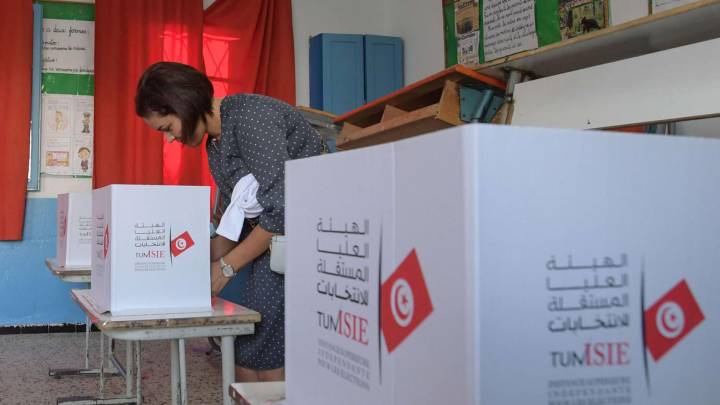 مراكز الاقتراع في تونس "تُشرع" أبوابها أمام الناخبين