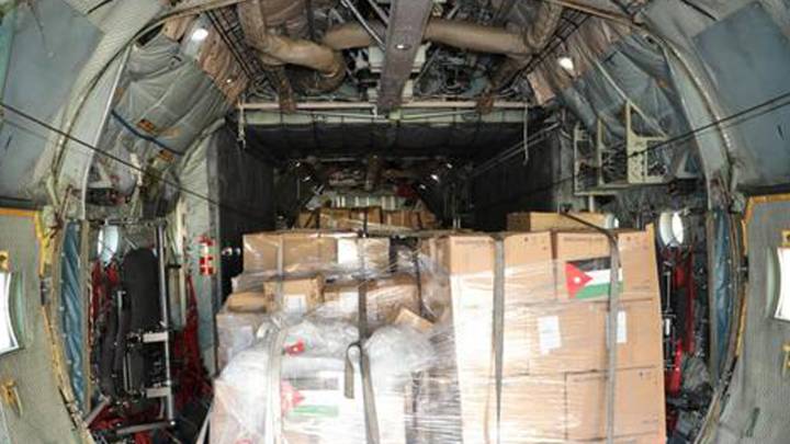    الأردن يسير خامس قافلة مساعدات إلى لبنان  ..  ويدعو مواطنيه للمغادرة