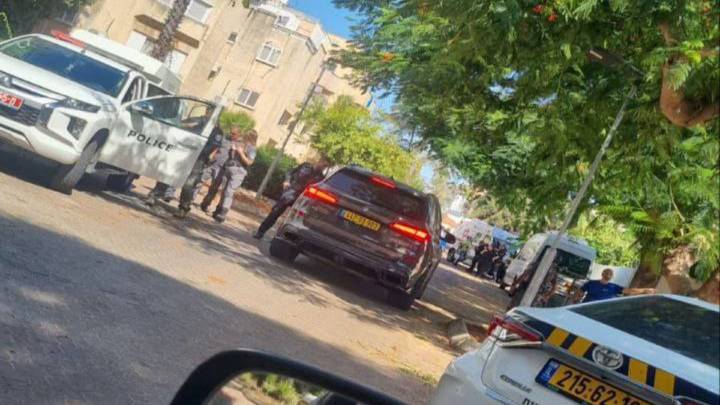 إصابة مستوطنين اثنين بعملية طعن في الخضيرة شمال تل أبيب