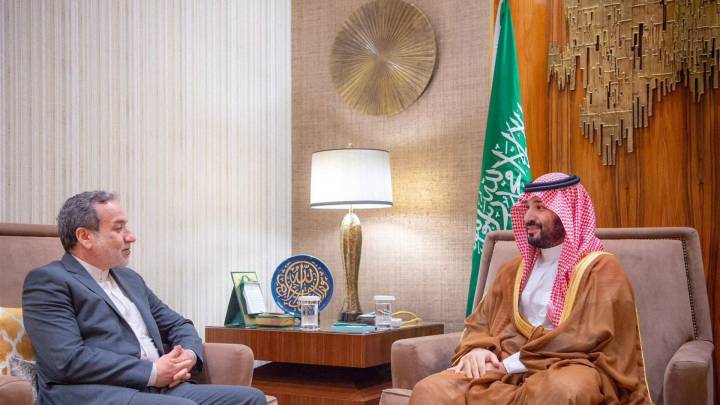 ولي العهد السعودي محمد بن سلمان يستقبل و زير الخارجية الايراني عباس عراقجي في الرياض