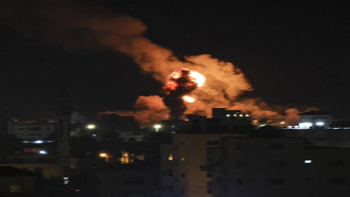 مقتل 11 واصابة 48 في غارة اسرائيلية على بيروت استهدفت القيادي بحزب الله اللبناني وفيق صفا
