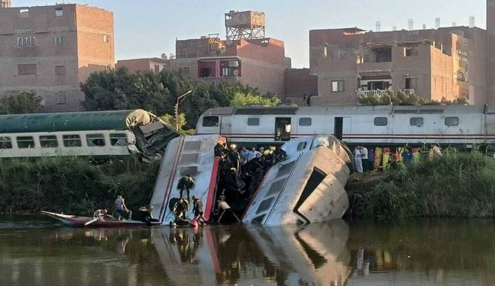 ارتفاع عدد ضحايا حادث تصادم قطارين في مصر إلى قتيلين و 21 مصاباً