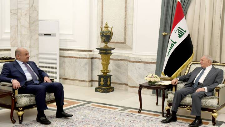    رئيس الجمهورية يتابع مع وزير الدفاع جاهزية القوات الأمنية والقوات المسلحة