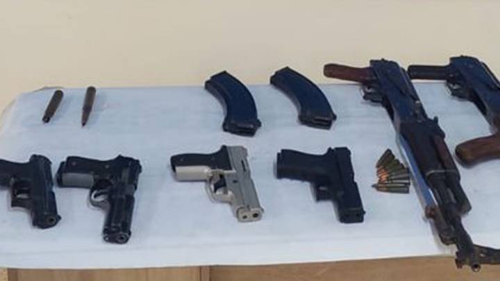  القبض على 12 متهماً في بغداد وبابل ..  وضبط أسلحة غير مرخصة بينها "كلاشنكوف"