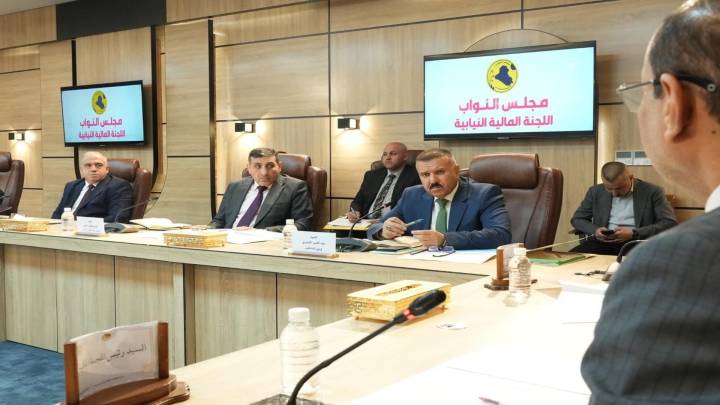اللجنة المالية تناقش مع وزير الداخلية تعظيم الإيرادات وتطوير الخدمات