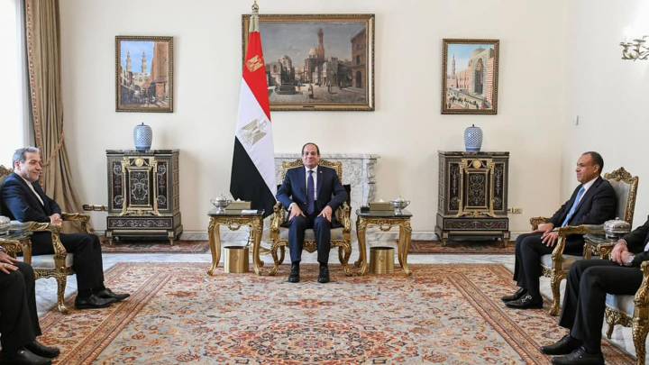  السيسي يلتقي بعراقجي ويحذر من مغبة الانزلاق إلى حرب إقليمية