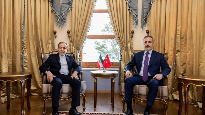 تركيا وإيران تحذران من فتح إسرائيل جبهات جديدة للحرب وجر إيران إليها