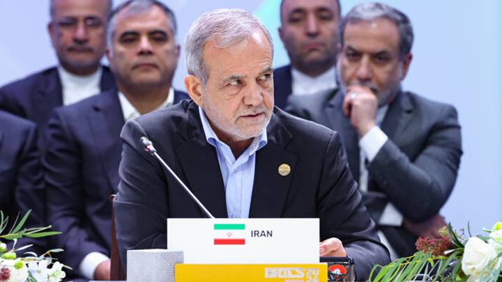 الرئيس الإيراني: المنظمات الدولية لا تتمتع بالفاعلية اللازمة لإخماد نيران الحرب