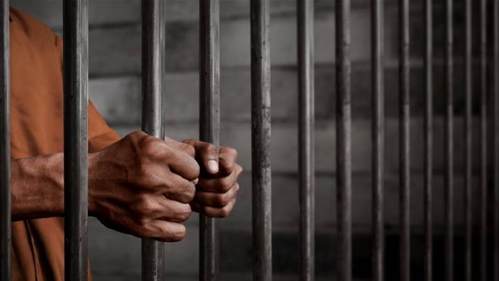 سجن البصرة المركزي يوفر خدمة حديثة للاتصال الهاتفي بين السجين وعائلته