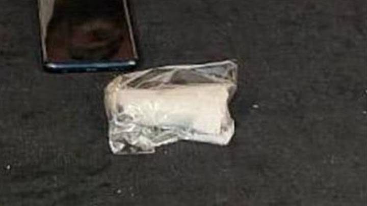 القبض على تجار مخدرات في منطقة الشعب بحوزته مخدر الكريستال