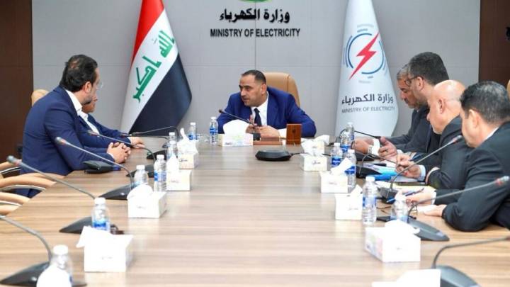 بطاقة 1000 ميكاواط ..  وزير الكهرباء يبحث مع "أكوا باور" السعودية مشروع الطاقة الشمسية في النجف
