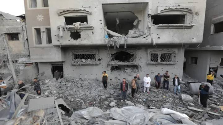 صحة غزة: توقف خدمات الدفاع المدني شمال القطاع جراء العدوان الإسرائيلي
