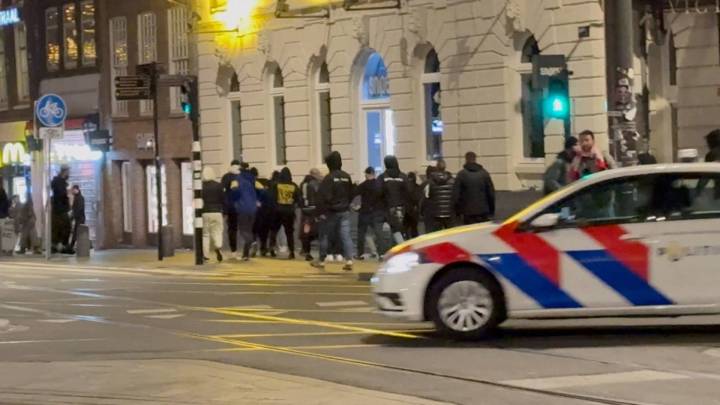 شرطة أمستردام تحقق في أعمال شغب وبلاغات عن مفقودين بعد مباراة أياكس ومكابي تل أبيب