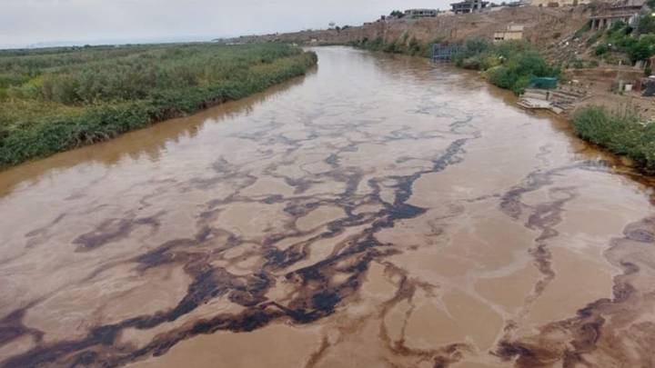 رصد بقعة زيتية في نهر دجلة تتجه نحو تكريت  ..  ومديرية ماء صلاح الدين تحذر المواطنين