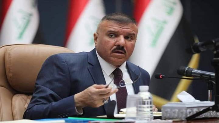 وزير الداخلية يوجه بمنع ادخال الهاتف الذكي "ذو الكاميرا" من قبل الضباط والمنتسبين اثناء الدوام الرسمي