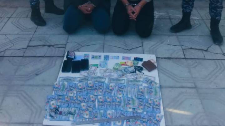 ضبط بحوزتهما على أكثر من 50 ألف دولار مزورة  ..  القبض على متهمين  بتزوير العملة في بغداد