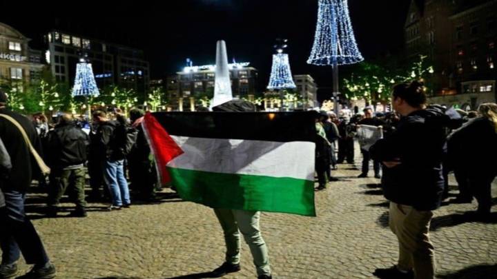 اعتقال ناشطين داعمين لفلسطين أثناء مظاهرة في أمستردام