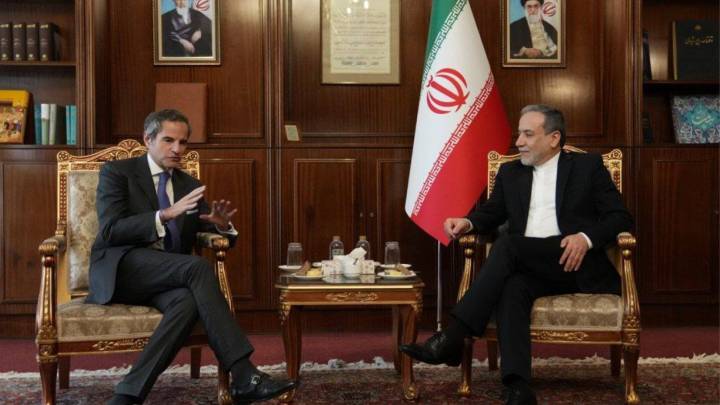 ملفات مفصلية بشأن برنامج طهران النووي على طاولة اجتماع عراقجي وغروسي