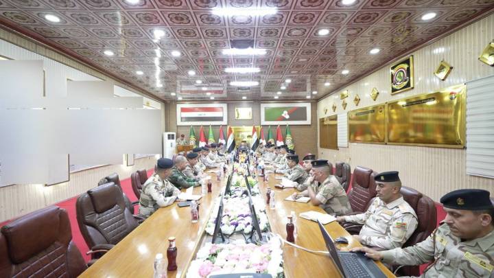 وزير الدفاع يترأس مؤتمراً أمنياً ويجري جولة استطلاعية في الجزيرة والبادية