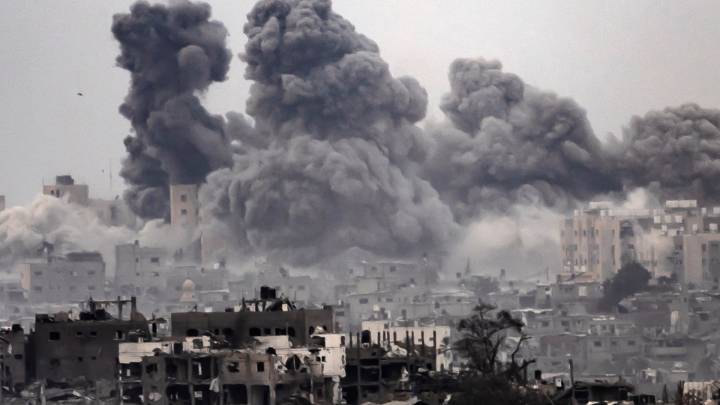 استشهاد أكثر من 16 فلسطينياً بقصف إسرائيلي  على مناطق متفرقة بغزة