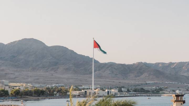 سقوط "جسم طائر" في محافظة العقبة الأردنية والجيش يكشف عن التفاصيل