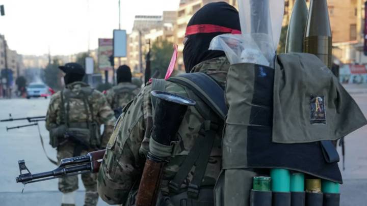 رويترز: عناصر مسلحة عبرت من العراق إلى سوريا لمساندة القوات السورية