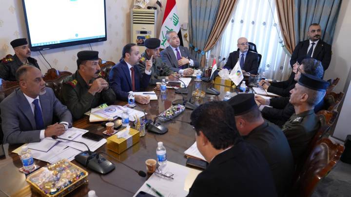 للحد من التلوث بالعاصمة  ..  وزارة البيئة تعقد اجتماعاً بحضور قائد عمليات بغداد