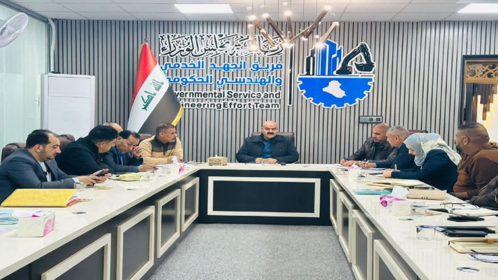 رئيس فريق الجهد الخدمي يوجه بزيادة ساعات العمل لانهاء المشاريع في محافظة الديوانية 