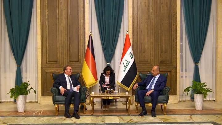 وزير الدفاع يبحث مع نظيره الألماني التعاون المشترك على مستوى التسليح والتدريب