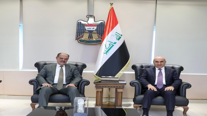 نقيب الصحفيين العراقيين يبحث مع وزير الاعمار آليات تنفيذ بناء مساكن للصحفيين في بغداد