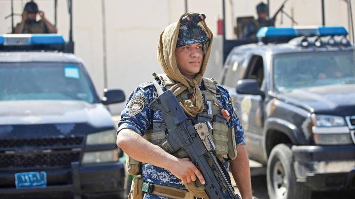 القبض على عدد من المطلوبين في 3 محافظات وضبط أسلحة غير مرخصة