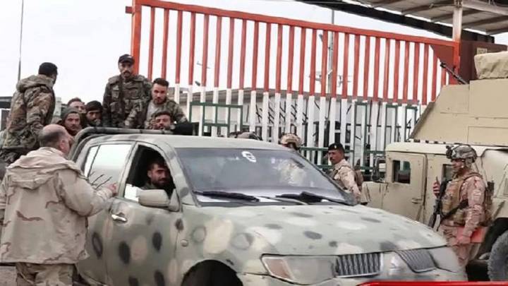 العراق يسلم دمشق قرابة 2000 ضابط ومنتسب من الجيش السوري السابق عبر منفذ القائم الحدودي