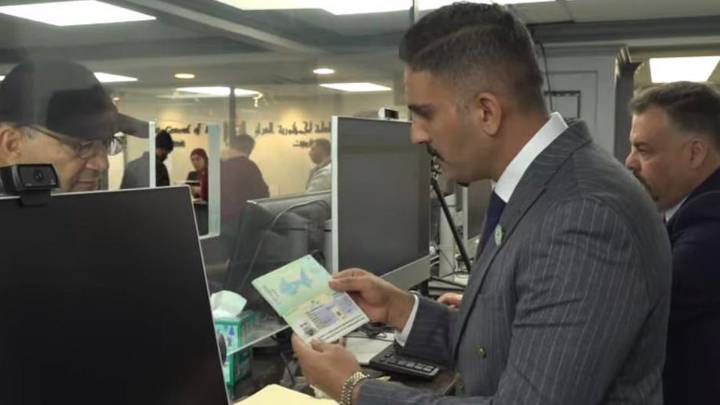 بحضور وفد من الداخلية  ..  افتتاح منظومة الجواز الإلكتروني في القنصلية العراقية بديترويت