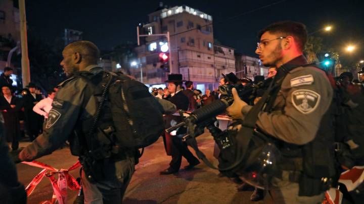 مقتل اسرائيلي واصابة 2 اخرين بهجوم نفذه فلسطيني وسط تل أبيب 
