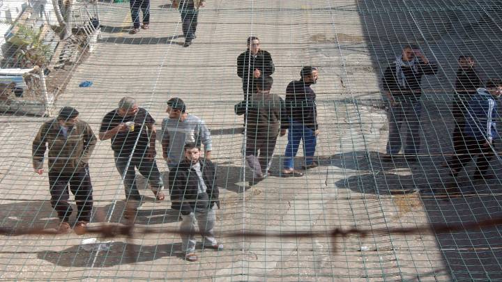  وزارة العدل الاسرائيلية: 735 اسيرا فلسطينيا سيتم الافراج عنهم ضمن اتفاق تبادل الاسرى