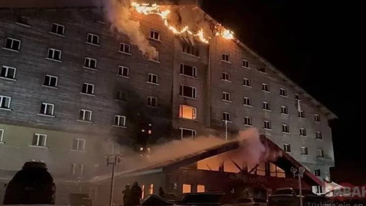حريق  في منتجع تزلج بتركيا يودي بحياة 10 أشخاص