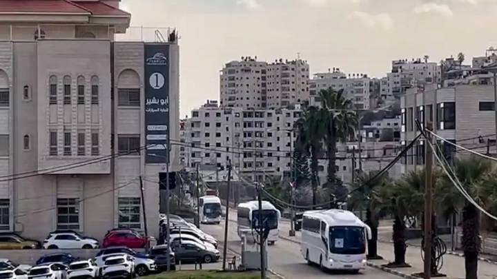 وصول أسرى فلسطينيين إلى مصر ضمن اتفاق تبادل