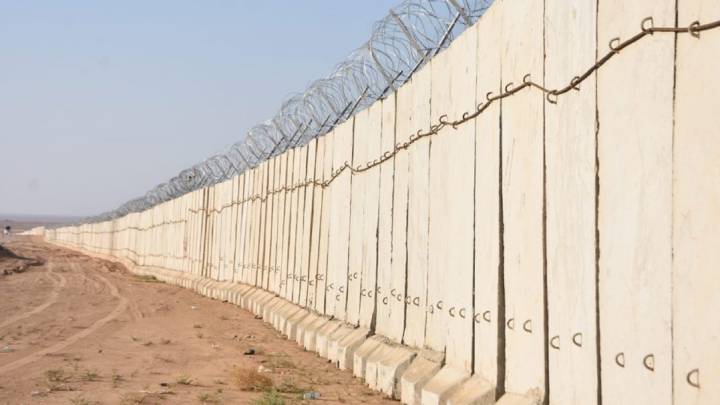 العراق ينجز 80 % من نصب الحاجز الكونكريتي على الحدود مع سوريا