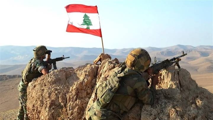 الجيش اللبناني يرد على القصف السوري ويستهدف مواقع حدودية