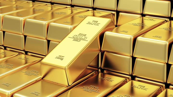 الذهب يلمع وسط ضباب التجارة ..  والمعدن النفيس يقفز فوق 3300 دولار